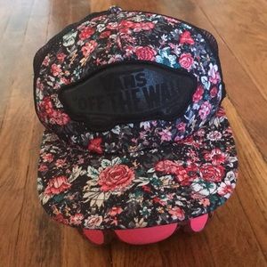 Vans off the wall Floral flat top trucker hat.
